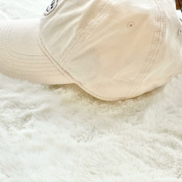 New w/tag DISNEY’S MICKEY MOUSE UNISEX HAT Cream with Mickey on front Adjustable - Picture 4 of 6